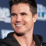 Robbie Amell